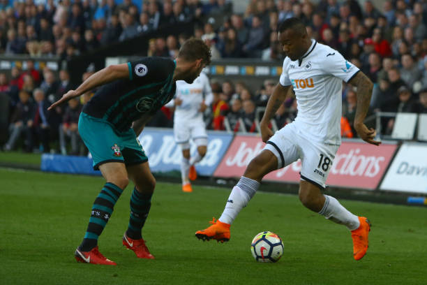 打入球网 打入球网